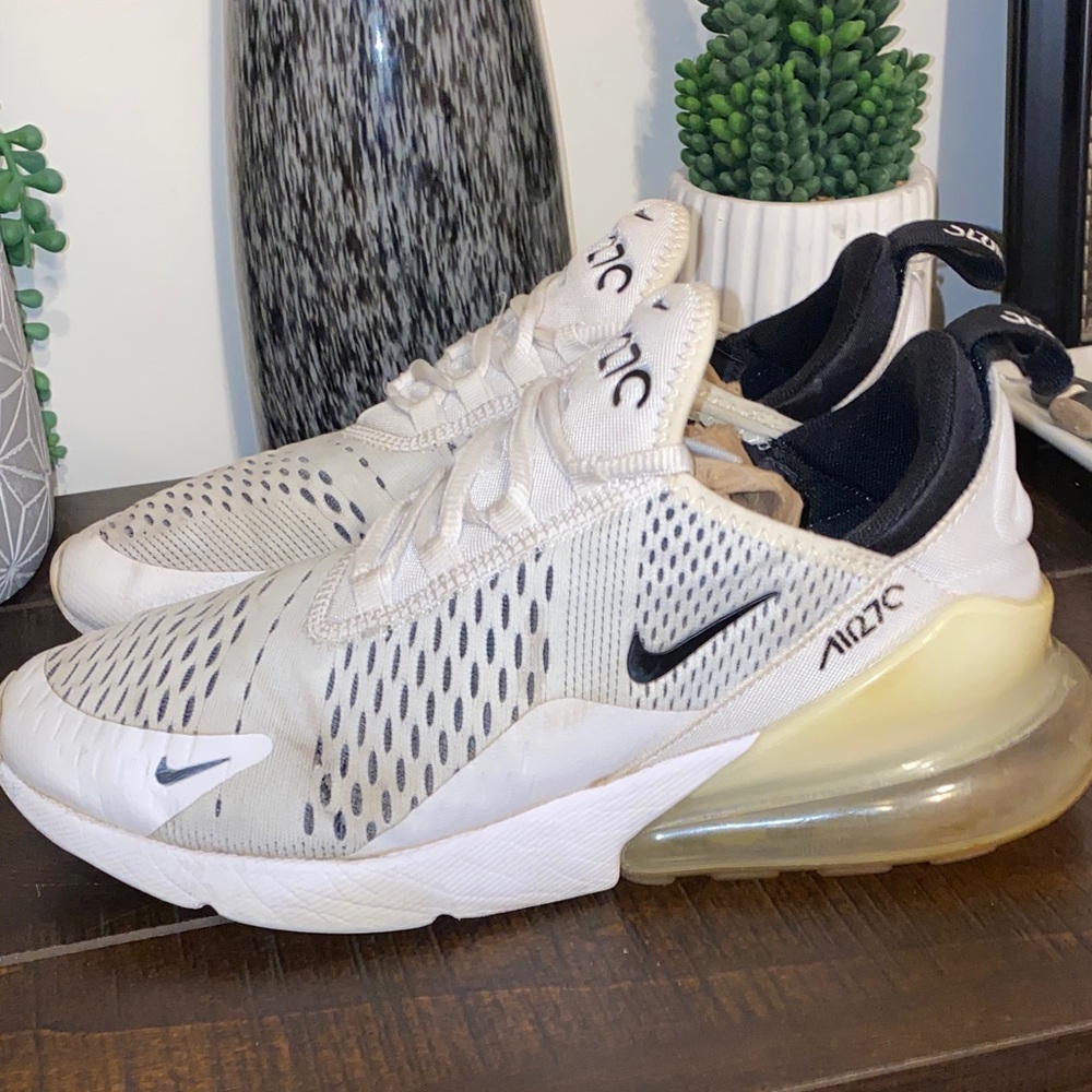 3/$60 Nike Air Max 270 White & Black Sneakers Size 9 - Picture 7 of 16